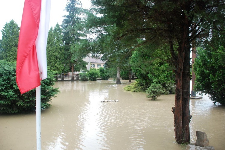 Zalane centrum Łapanowa