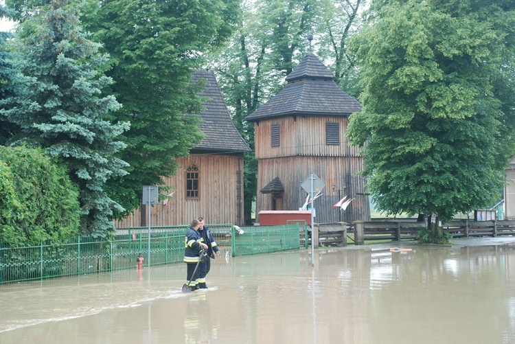 Zalane centrum Łapanowa