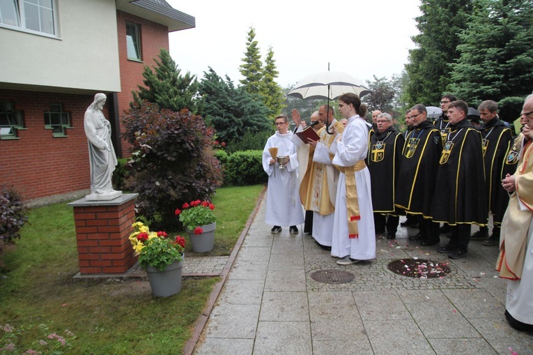 Poświęcenie figury Pana Jezusa u bielskich pallotynów.