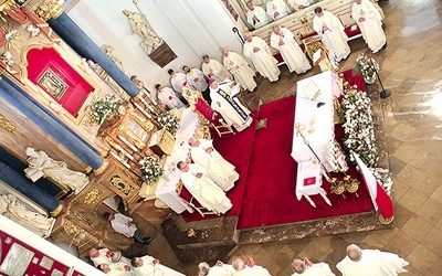 ▲	Eucharystia w Rokitnie.