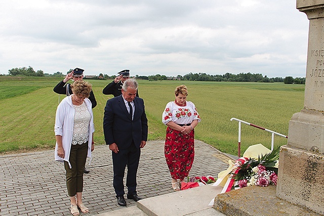 Mieszkańcy miejscowości oddali hołd uczestnikom batalii.