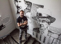Autorem muralu jest artysta plastyk Grzegorz Lubas, kustosz placówki.