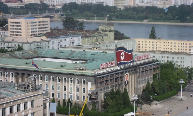 Korea Płn. łagodzi napięcia i wstrzymuje plany wojskowe przeciw Korei Płd.