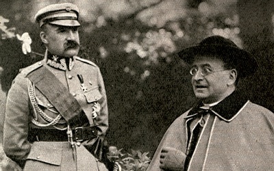 Nuncjusz apostolski w Polsce  w latach 1919–1921 abp Achille Ratti z marszałkiem Józefem Piłsudskim.