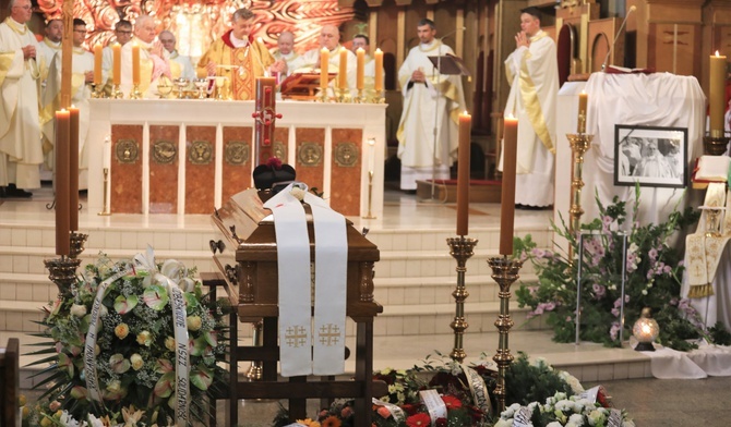 Ks. prał. Zbigniew Powada - kapłan dobroci, modlitwy i odwagi