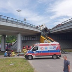 Warszawa: Miejski autobus spadł z wiaduktu 