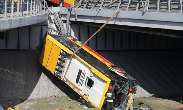 Zarzuty dla kierowcy, który pod wpływem amfetaminy spowodował wypadek autobusu
