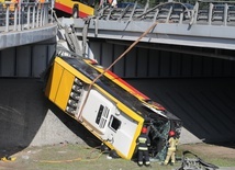 Zarzuty dla kierowcy, który pod wpływem amfetaminy spowodował wypadek autobusu