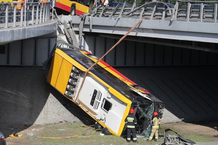 Zarzuty dla kierowcy, który pod wpływem amfetaminy spowodował wypadek autobusu