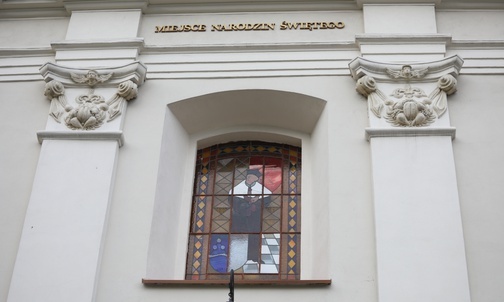 Kościół św. Jana Kantego, według przekazów, zbudowany jest w miejscu jego rodzinnego domu.