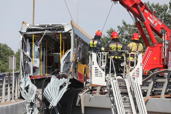 Prokuratura: tymczasowy areszt na 3 miesiące dla kierowcy, który doprowadził do wypadku autobusu