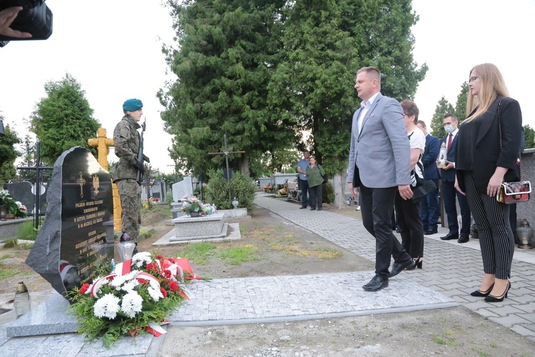 Obelisk w Lubzinie