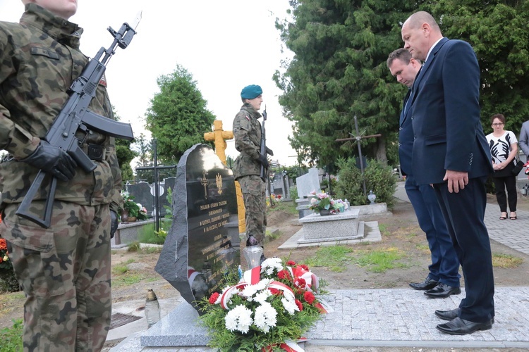 Obelisk w Lubzinie