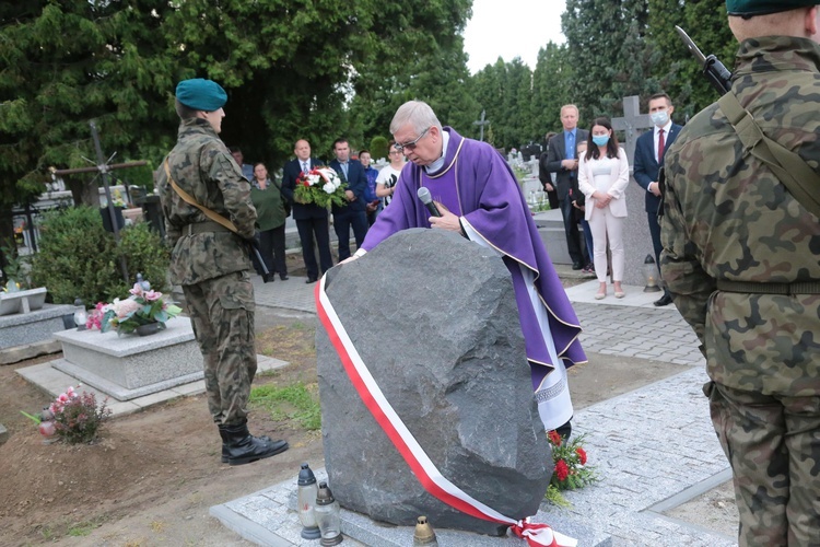 Obelisk w Lubzinie