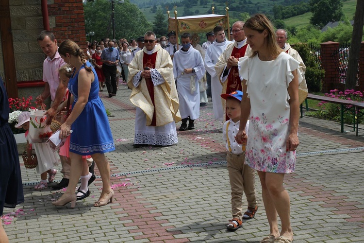 Wprowadzenie relikwii bł. ks. Jerzego Popiełuszki w Rycerce Górnej