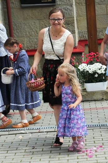 Wprowadzenie relikwii bł. ks. Jerzego Popiełuszki w Rycerce Górnej