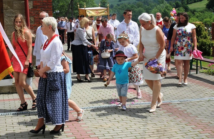 Wprowadzenie relikwii bł. ks. Jerzego Popiełuszki w Rycerce Górnej