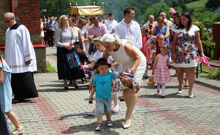 Wprowadzenie relikwii bł. ks. Jerzego Popiełuszki w Rycerce Górnej