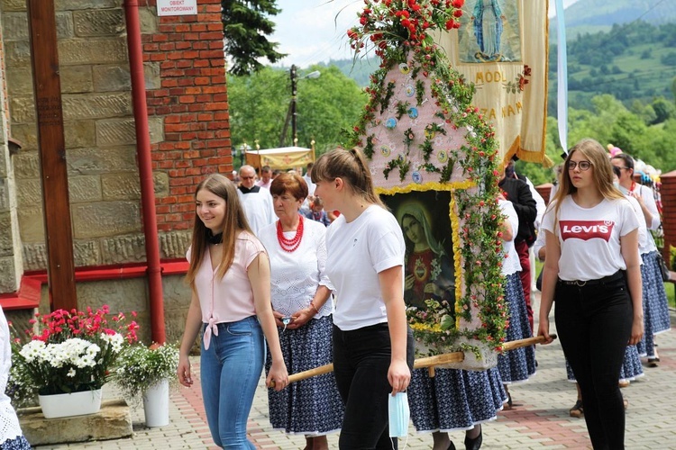 Wprowadzenie relikwii bł. ks. Jerzego Popiełuszki w Rycerce Górnej