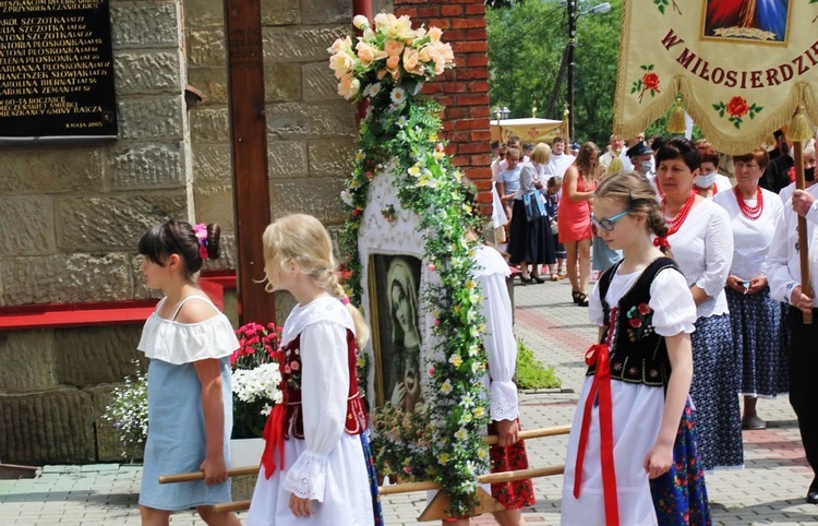 Wprowadzenie relikwii bł. ks. Jerzego Popiełuszki w Rycerce Górnej