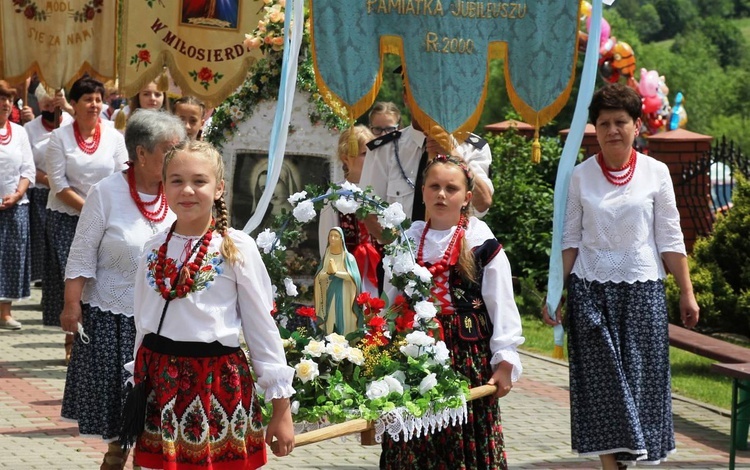 Wprowadzenie relikwii bł. ks. Jerzego Popiełuszki w Rycerce Górnej