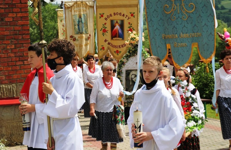 Wprowadzenie relikwii bł. ks. Jerzego Popiełuszki w Rycerce Górnej