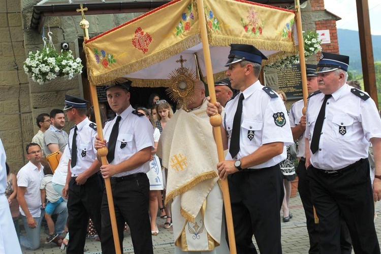 Wprowadzenie relikwii bł. ks. Jerzego Popiełuszki w Rycerce Górnej