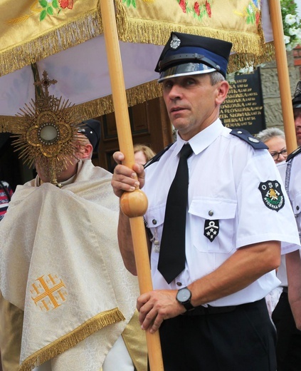 Wprowadzenie relikwii bł. ks. Jerzego Popiełuszki w Rycerce Górnej