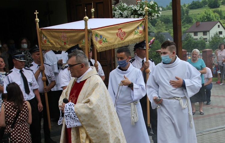 Wprowadzenie relikwii bł. ks. Jerzego Popiełuszki w Rycerce Górnej