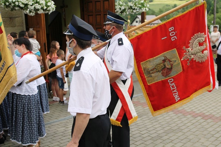 Wprowadzenie relikwii bł. ks. Jerzego Popiełuszki w Rycerce Górnej