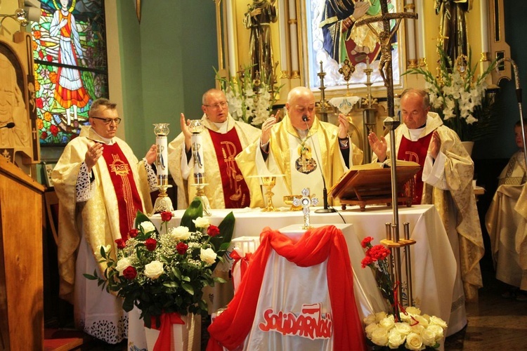 Wprowadzenie relikwii bł. ks. Jerzego Popiełuszki w Rycerce Górnej