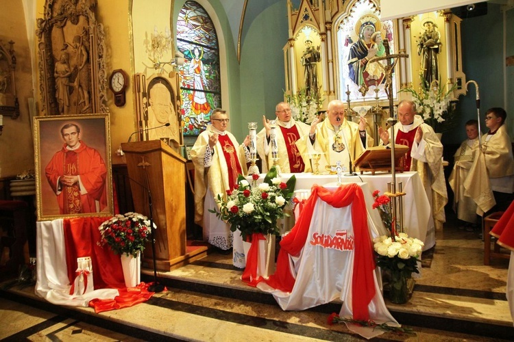 Wprowadzenie relikwii bł. ks. Jerzego Popiełuszki w Rycerce Górnej