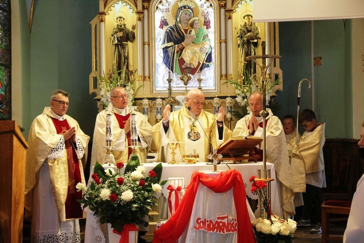 Wprowadzenie relikwii bł. ks. Jerzego Popiełuszki w Rycerce Górnej