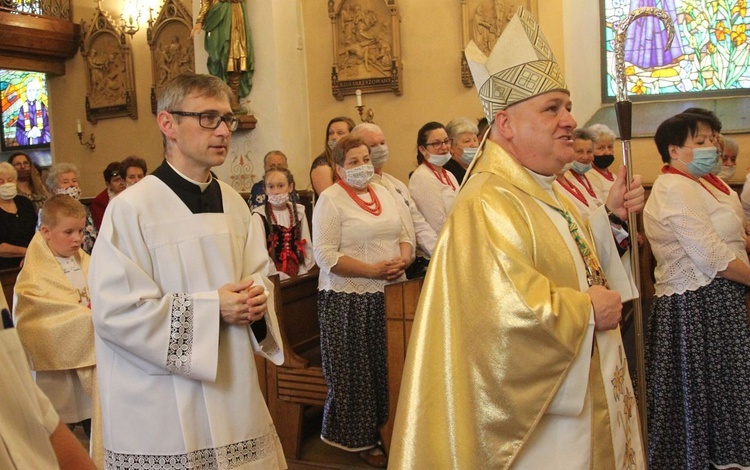 Wprowadzenie relikwii bł. ks. Jerzego Popiełuszki w Rycerce Górnej