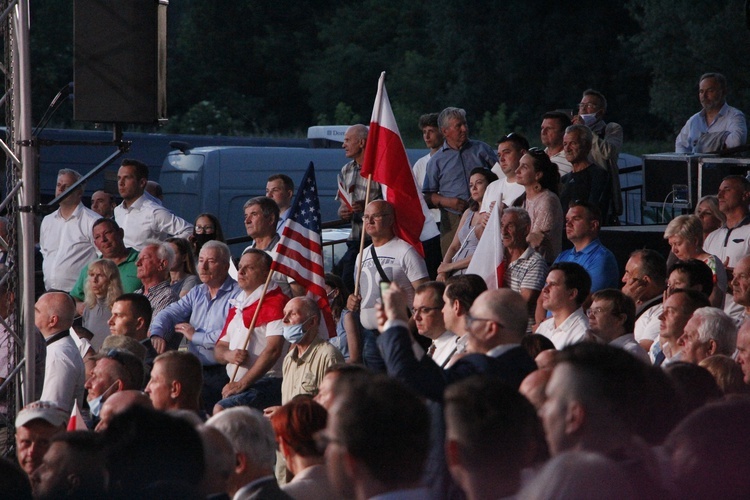 Wieczór wyborczy Andrzeja Dudy w Łowiczu