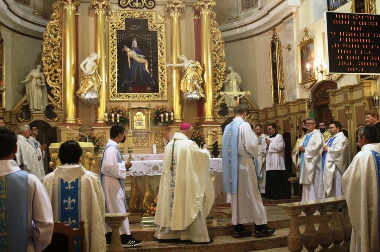 Czuwanie hałcnowskie z neoprezbiterami - czerwiec 2020