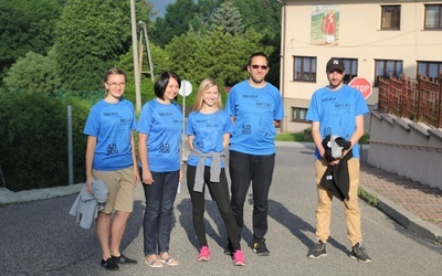 Piątka mieszkańców Wilkowic postanowiła przmierzyć pieszo 100 km z okazji urodzin św. Jana Pawła II.