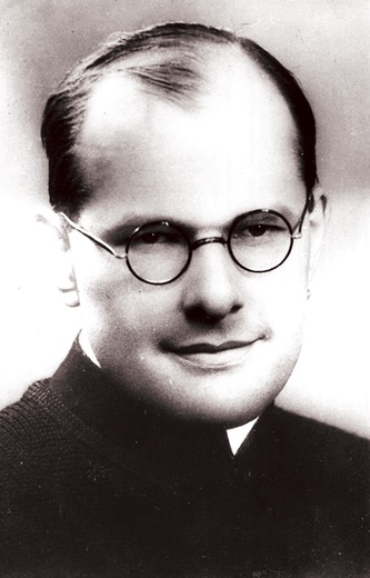 – Ksiądz proboszcz miał serce szerokie i wszystkich nim obejmował. Każdy miał dostęp, mógł przyjść i wziąć, co mu było potrzebne, a ksiądz każdemu miał coś do dania. Był jak ten powszedni, czarny bochen chleba… – wspominała tuż po jego śmierci s. Deodata Walkiewicz.