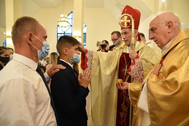 Bierzmowanie miało miejsce w sanktuarium Matki Bożej Przydonickiej.