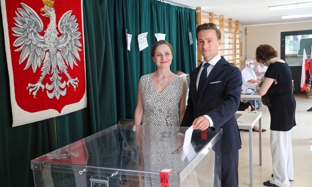 Bosak: Będziemy trzymać równy dystans i do Dudy, i do Trzaskowskiego
