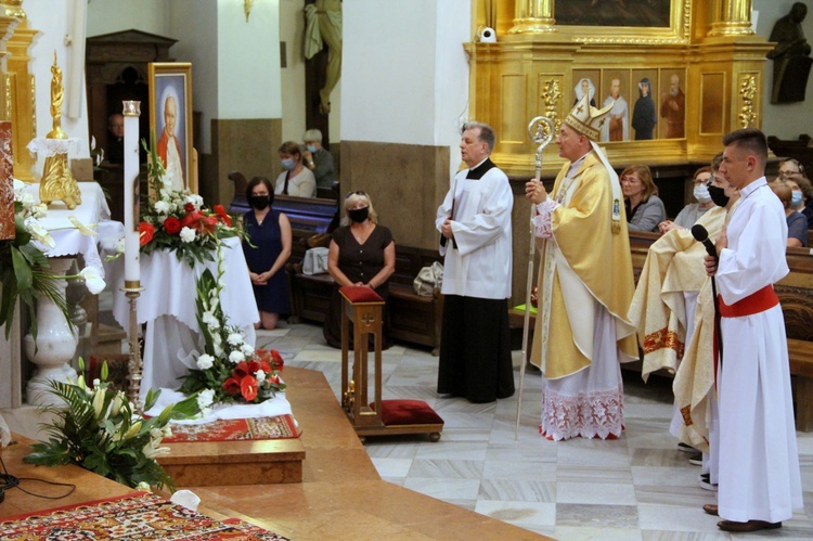 Zakończenie peregrynacji obrazu i relikwii św. Jana Pawła II w tarnowskiej katedrze