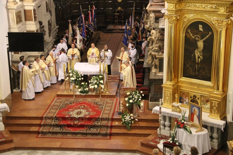 Zakończenie peregrynacji obrazu i relikwii św. Jana Pawła II w tarnowskiej katedrze