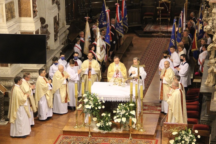 Zakończenie peregrynacji obrazu i relikwii św. Jana Pawła II w tarnowskiej katedrze