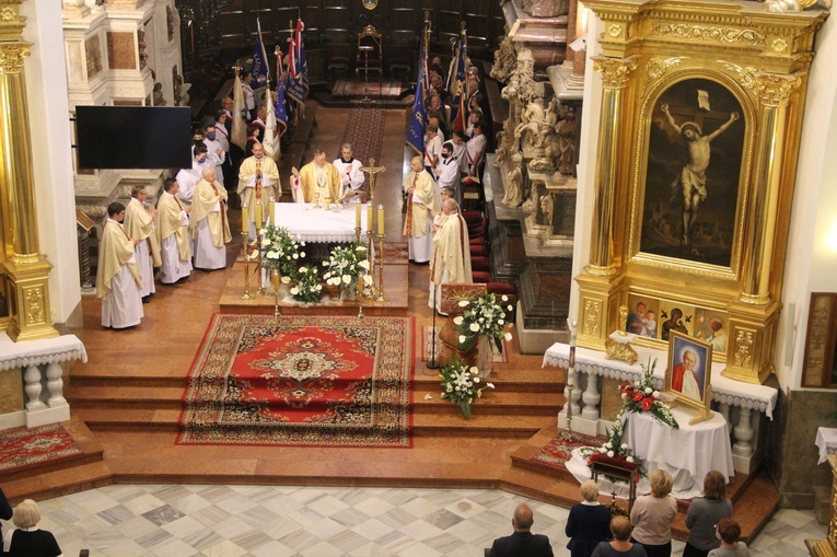 Zakończenie peregrynacji obrazu i relikwii św. Jana Pawła II w tarnowskiej katedrze