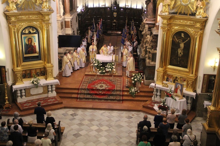 Zakończenie peregrynacji obrazu i relikwii św. Jana Pawła II w tarnowskiej katedrze