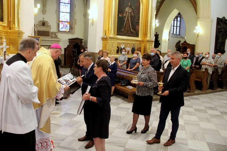 Zakończenie peregrynacji obrazu i relikwii św. Jana Pawła II w tarnowskiej katedrze