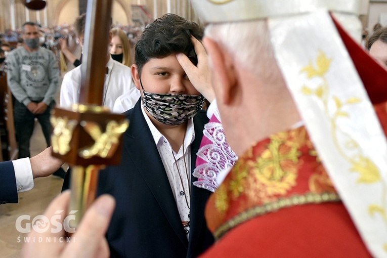 Bierzmowanie i odpust w strzegomskiej parafii