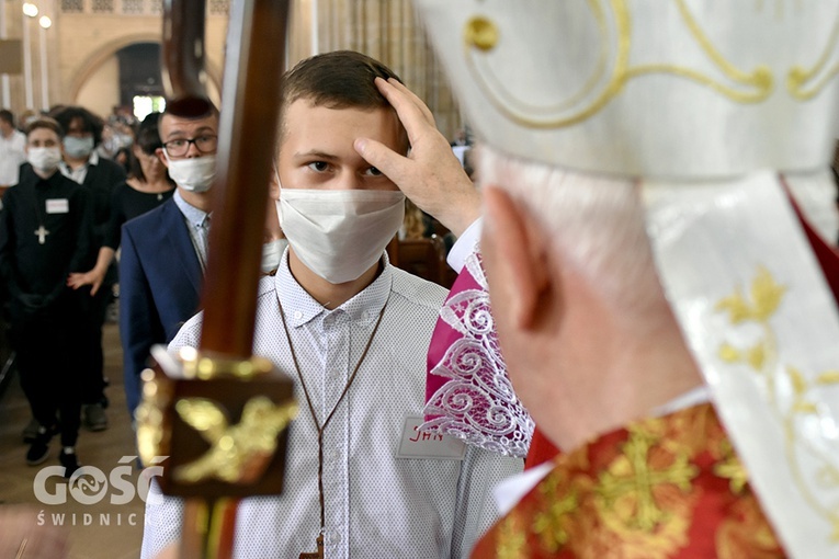 Bierzmowanie i odpust w strzegomskiej parafii