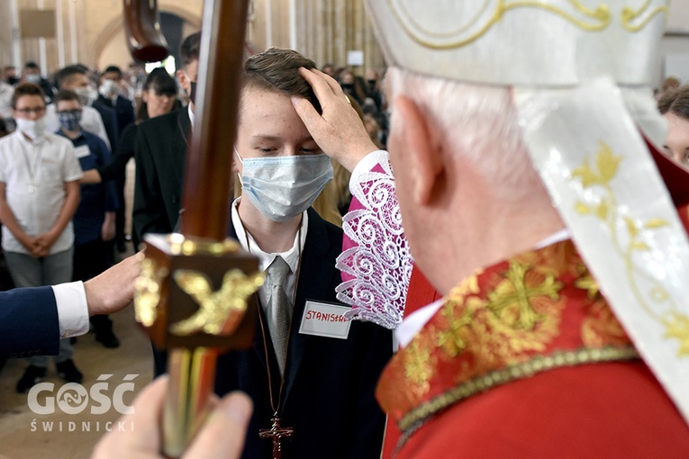 Bierzmowanie i odpust w strzegomskiej parafii