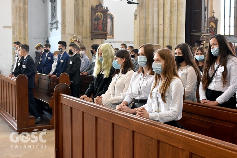 Bierzmowanie i odpust w strzegomskiej parafii